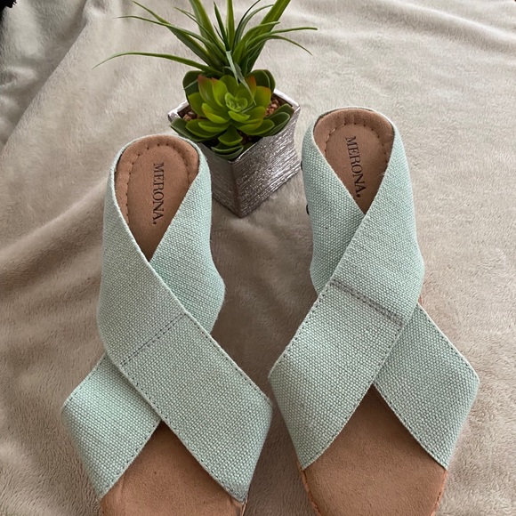 Wedge - Picture 3 of 7